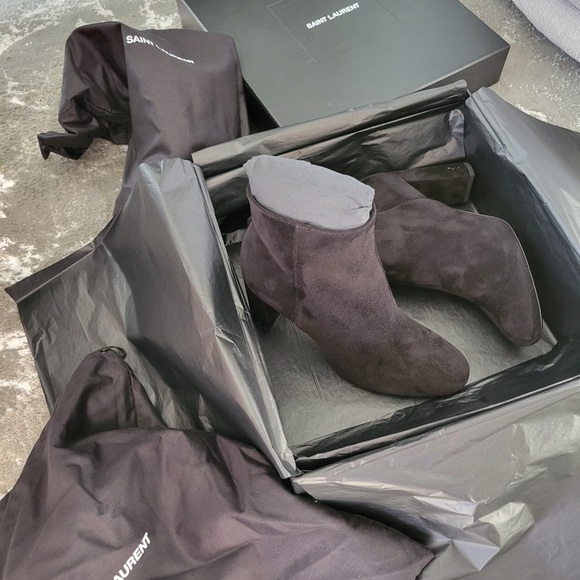 YSL Lou Suede Ankle Boot in black in Size 36. 95mm heel. - Picture 6 of 10